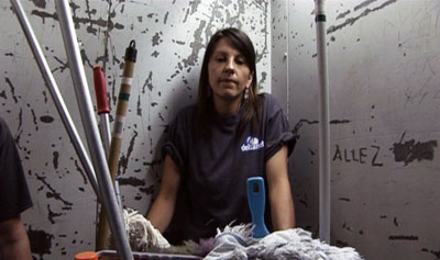 Femme de ménage, extrait du documentaire de Sara Millot intitulé Intérieur nuit