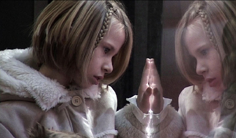 Visage d'une petite fille, extrait du film de Sara Millot intitulé Mandala