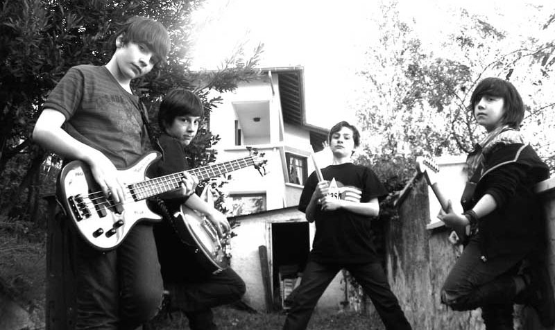 Membres du groupe, extrait du documentaire de Sara Millot intitulé White Sodium, Underage Punk