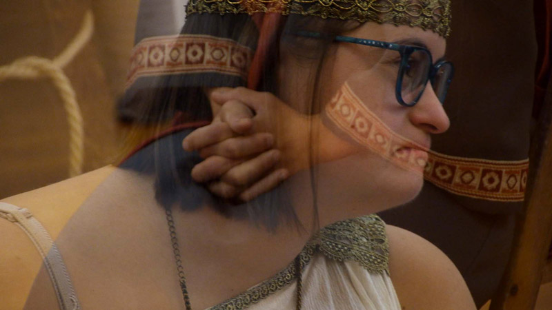 Projection sur une façade, photo de l'installation de Sara Millot intitulée Fata Morgana