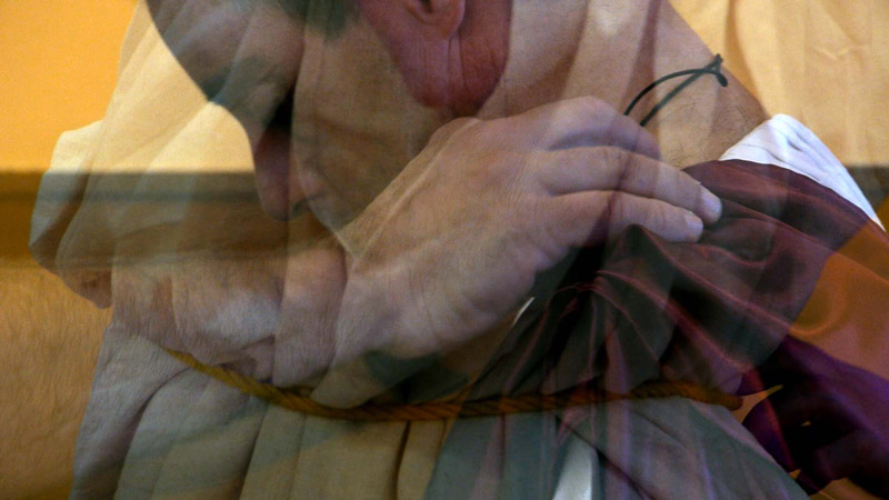 Projection sur une façade, photo de l'installation de Sara Millot intitulée Fata Morgana