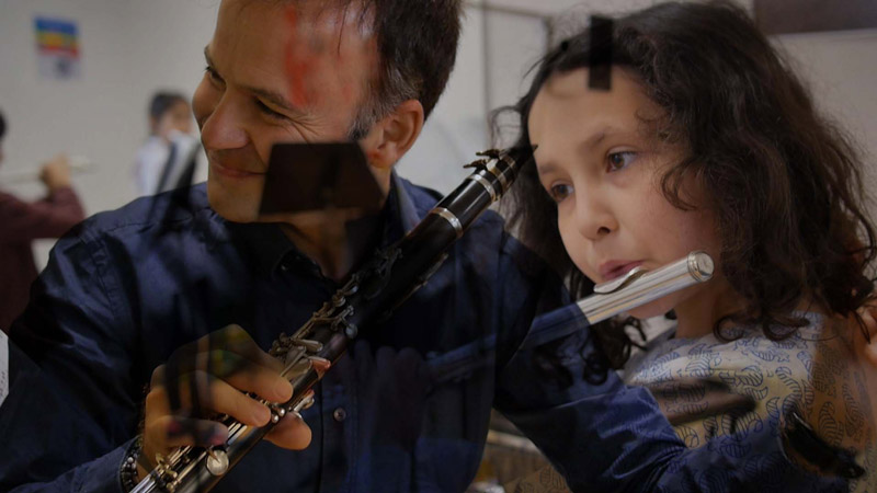 Projection sur une façade, photo de l'installation de Sara Millot intitulée Fata Morgana