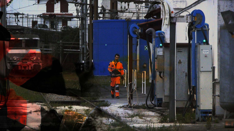 Projection sur une façade, photo de l'installation de Sara Millot intitulée Fata Morgana