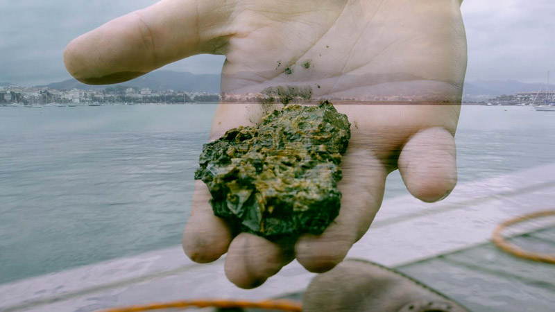 Projection sur une façade, photo de l'installation de Sara Millot intitulée Fata Morgana