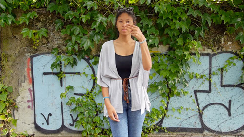 Projection sur une façade, photo de l'installation de Sara Millot intitulée Lanterna Magica